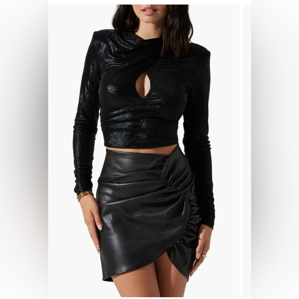 Astr keyhole crossover top